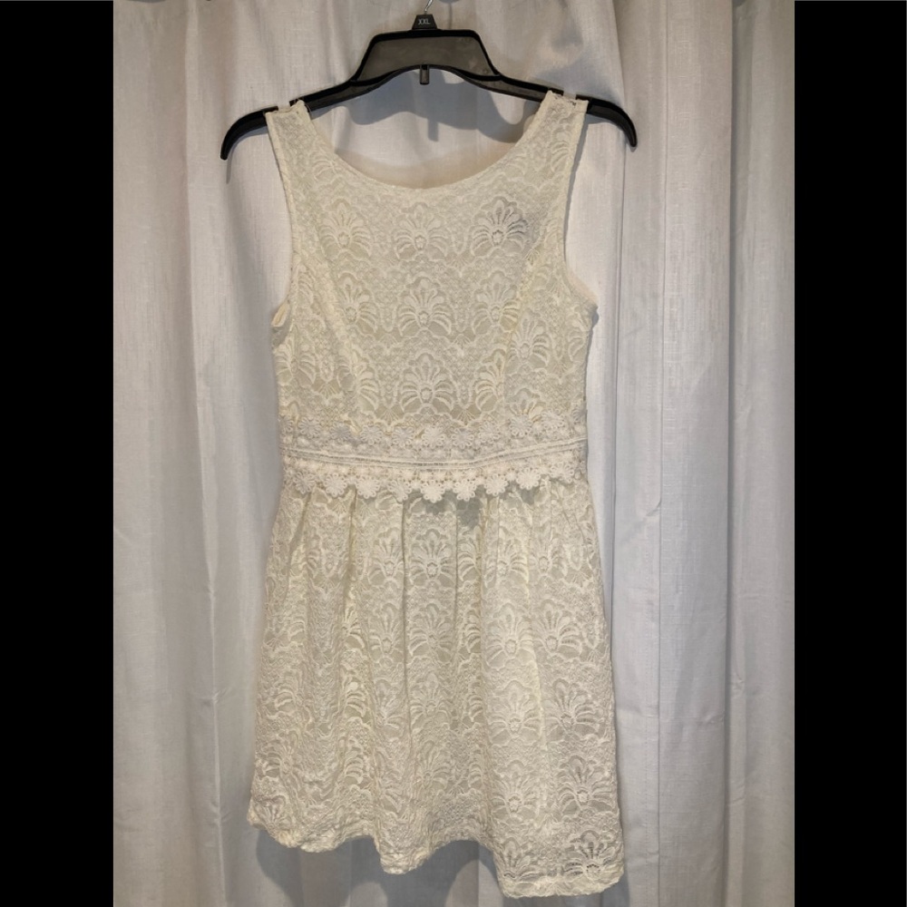 White floral Woman’s small dress